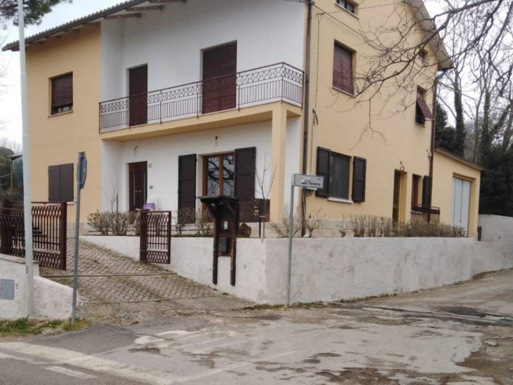 casa indipendente in vendita a Montefelcino in zona Ville