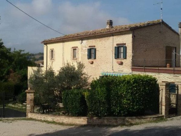 casa indipendente in vendita a Montefelcino