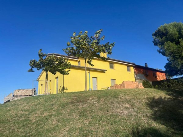 casa indipendente in vendita a Montefelcino