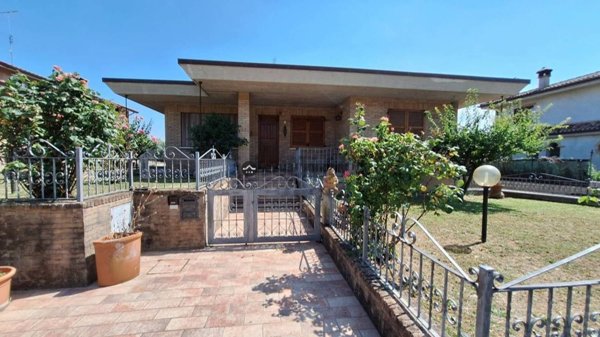 casa indipendente in vendita a Montefelcino