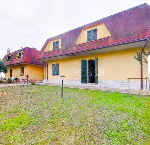 casa indipendente in vendita a Montefelcino