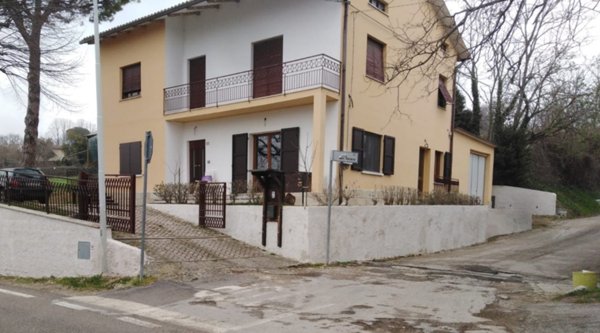 casa indipendente in vendita a Montefelcino in zona Ville