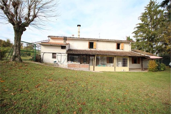 casa indipendente in vendita a Montefelcino