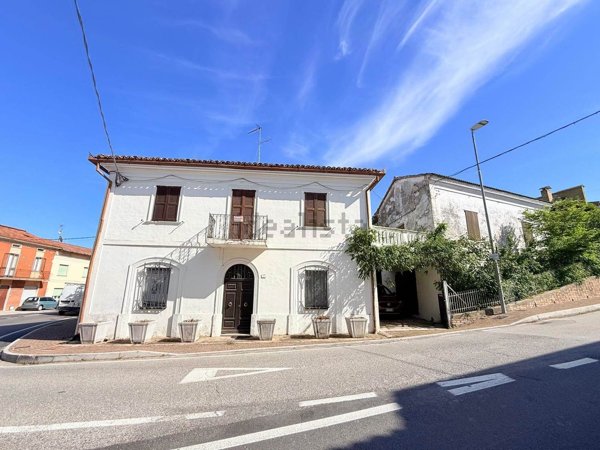 casa indipendente in vendita a Montefelcino in zona Sterpeti