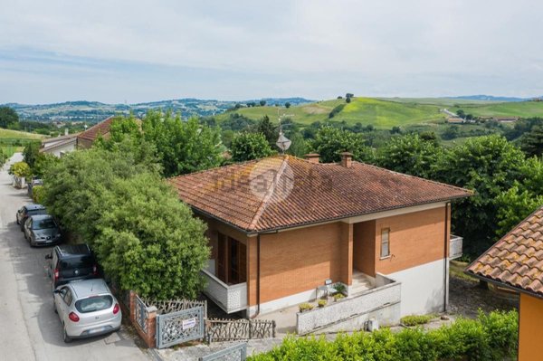 casa indipendente in vendita a Montefelcino in zona Villa Palombara