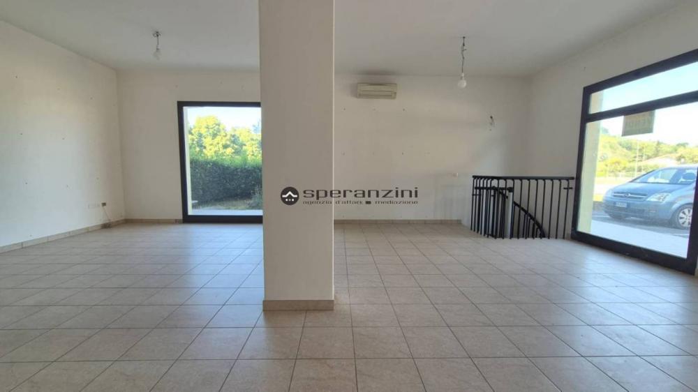 negozio in vendita a Montefelcino in zona Sterpeti