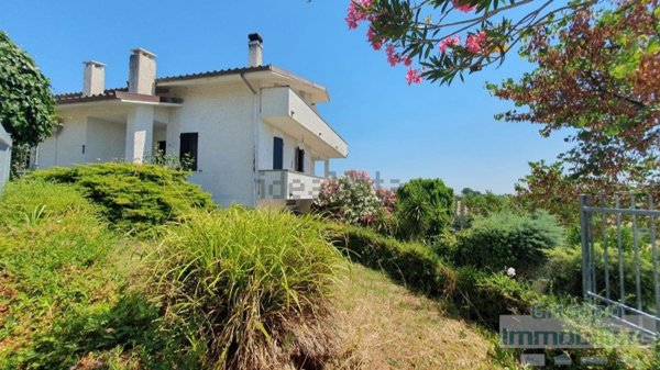 casa indipendente in vendita a Montefelcino