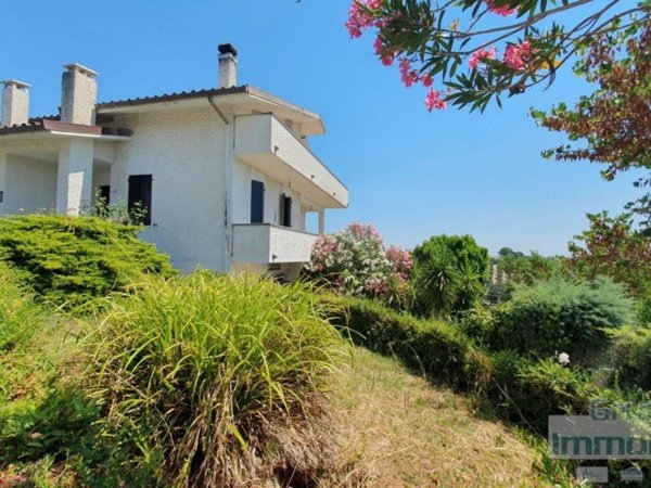 casa indipendente in vendita a Montefelcino