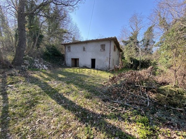 pentavano in vendita a Monte Grimano Terme