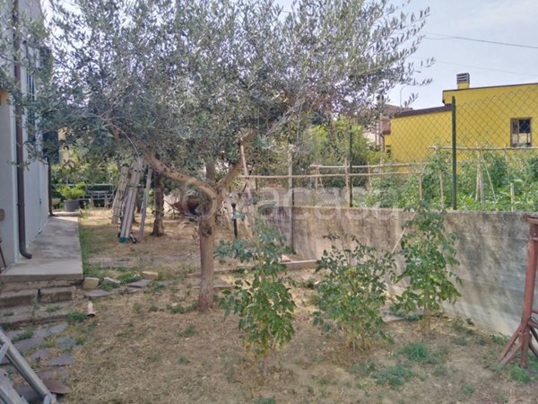casa indipendente in vendita a Montelabbate