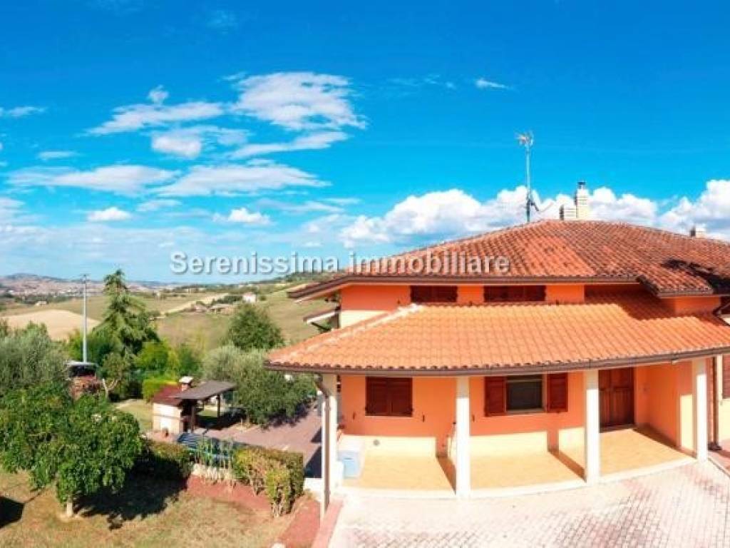 casa indipendente in vendita a Montelabbate