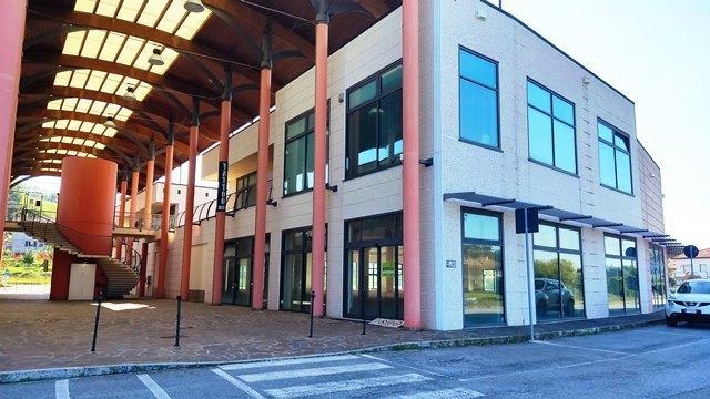 negozio in vendita a Montelabbate