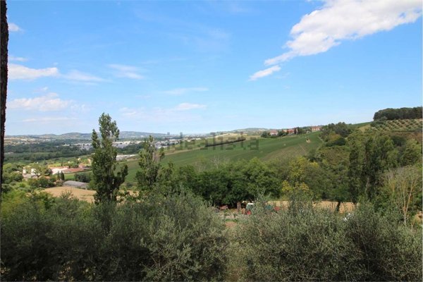 casa indipendente in vendita a Montelabbate