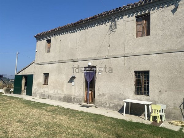 casa indipendente in vendita a Montelabbate