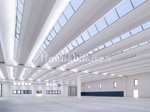 capannone in vendita a Montelabbate