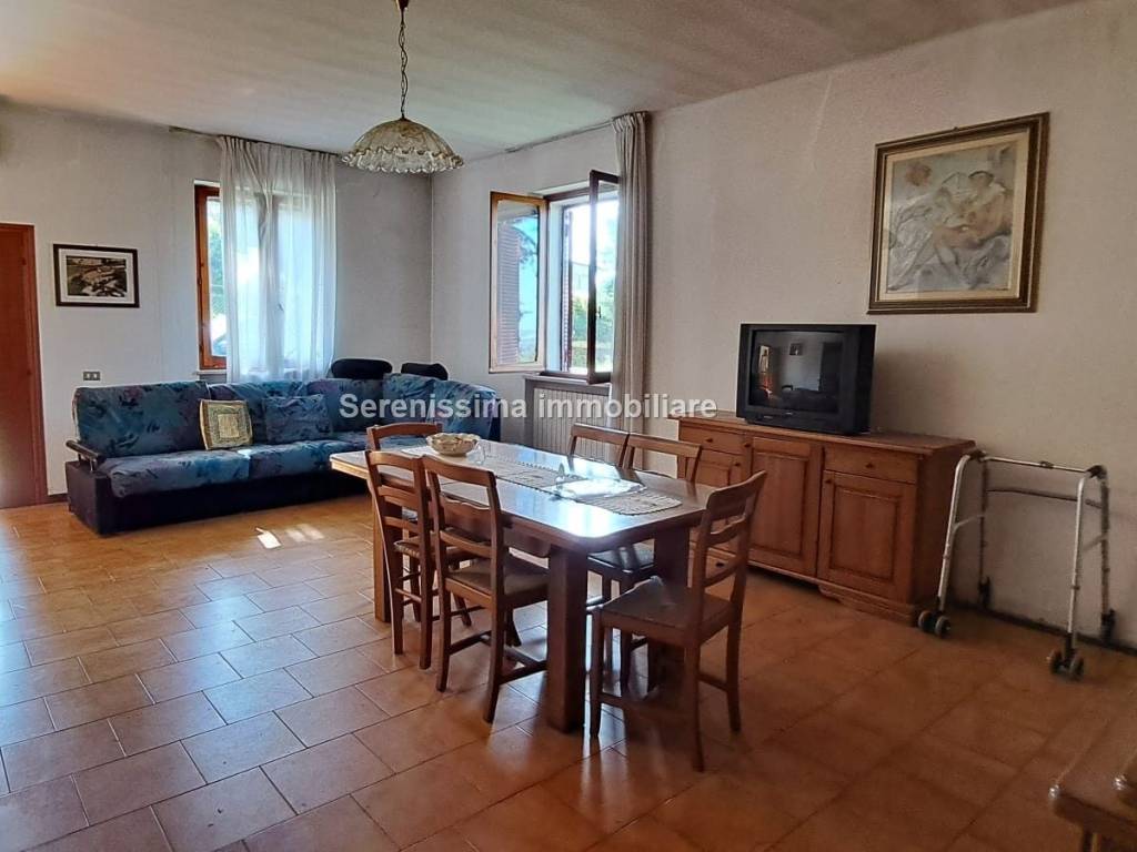 casa indipendente in vendita a Montelabbate