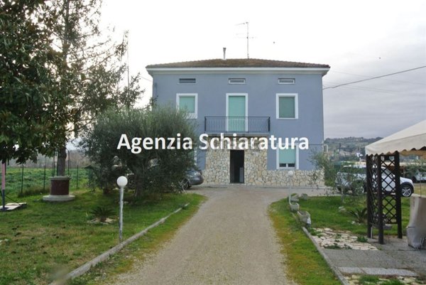 casa indipendente in vendita a Montelabbate