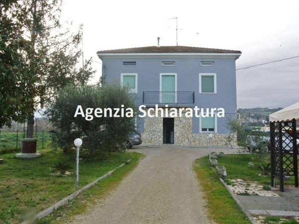 casa indipendente in vendita a Montelabbate