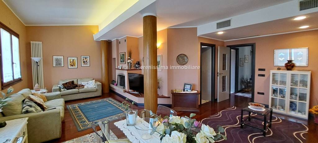 casa indipendente in vendita a Montelabbate