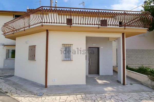 casa indipendente in vendita a Montelabbate in zona Osteria Nuova