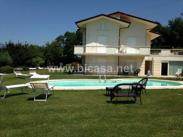 casa indipendente in vendita a Montelabbate in zona Apsella
