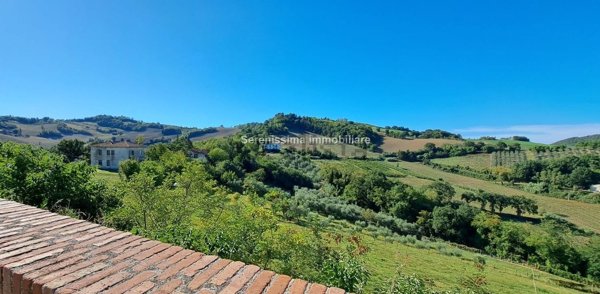 casa indipendente in vendita a Montelabbate in zona Apsella