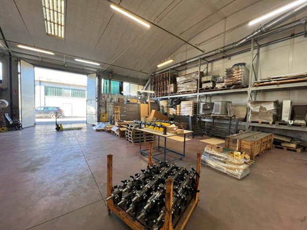 locale commerciale in vendita a Montelabbate