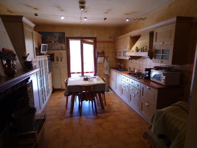 appartamento in vendita a Montelabbate in zona Apsella