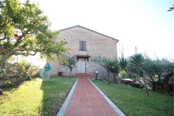 casa indipendente in vendita a Montelabbate