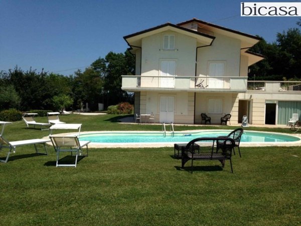 casa indipendente in vendita a Montelabbate in zona Apsella