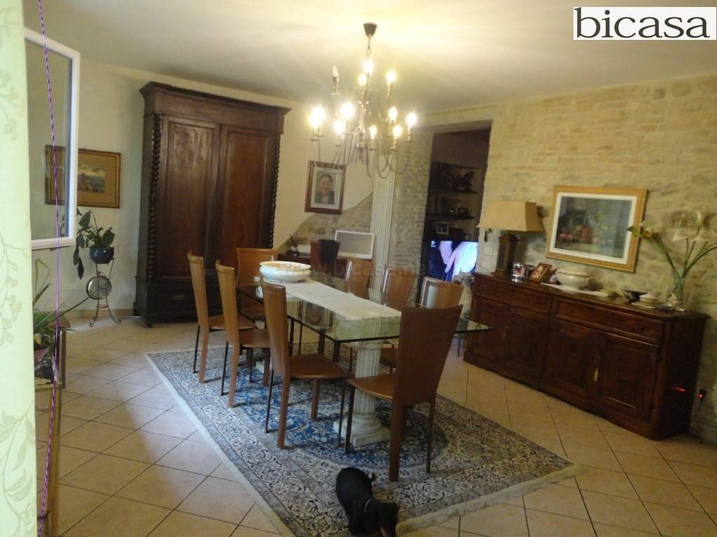 casa indipendente in vendita a Montelabbate