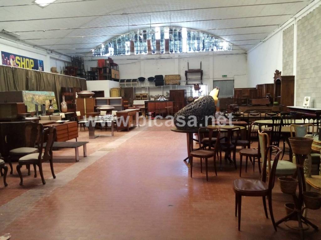 locale commerciale in vendita a Montelabbate