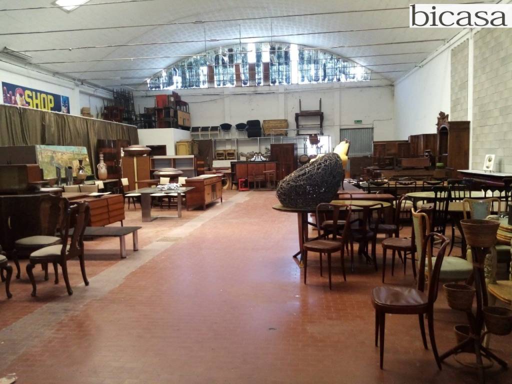 locale commerciale in vendita a Montelabbate