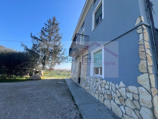 casa indipendente in vendita a Montelabbate