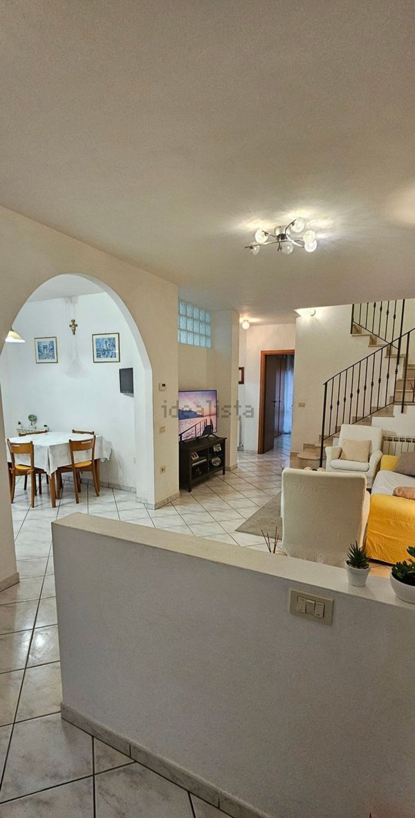 casa indipendente in vendita a Montelabbate