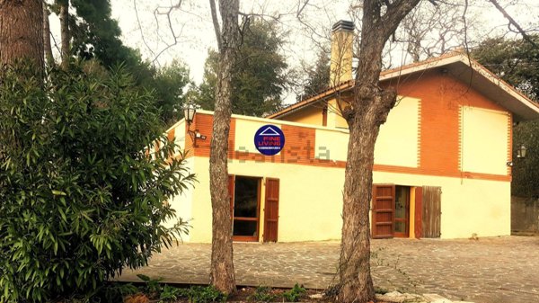 casa indipendente in vendita a Montelabbate