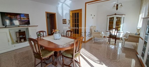 esavano in vendita a Montelabbate