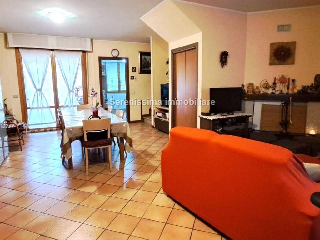 casa indipendente in vendita a Montelabbate in zona Apsella