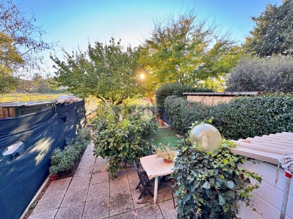 casa indipendente in vendita a Montelabbate in zona Apsella