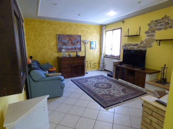 casa indipendente in vendita a Montelabbate