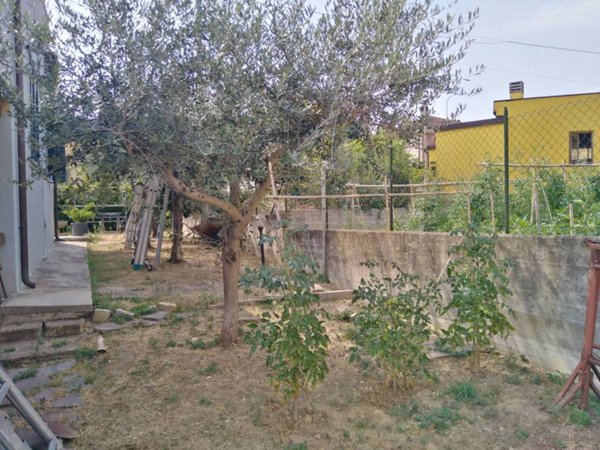 casa indipendente in vendita a Montelabbate