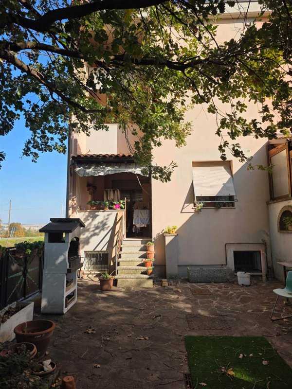 casa indipendente in vendita a Montelabbate in zona Apsella