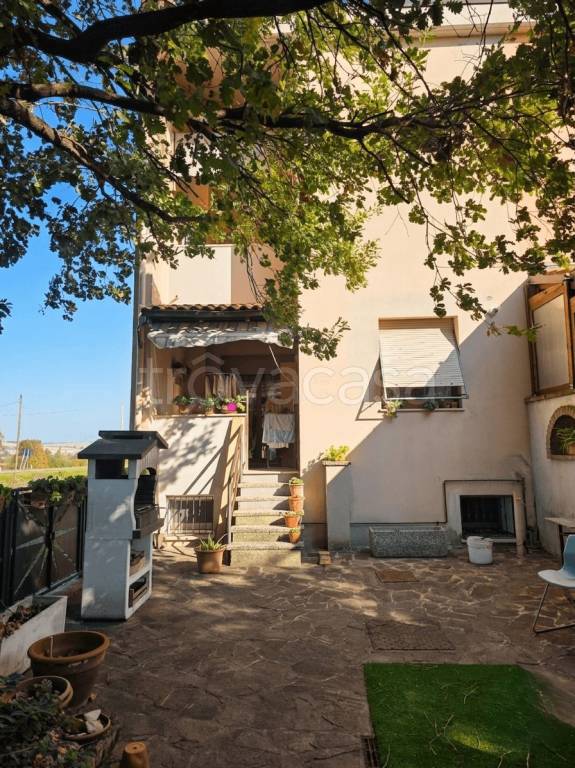 casa indipendente in vendita a Montelabbate