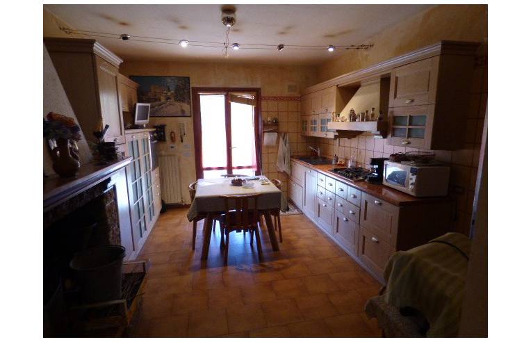 appartamento in vendita a Montelabbate in zona Apsella