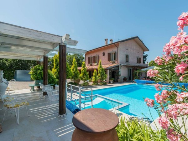casa indipendente in vendita a Montelabbate in zona Montelabbate