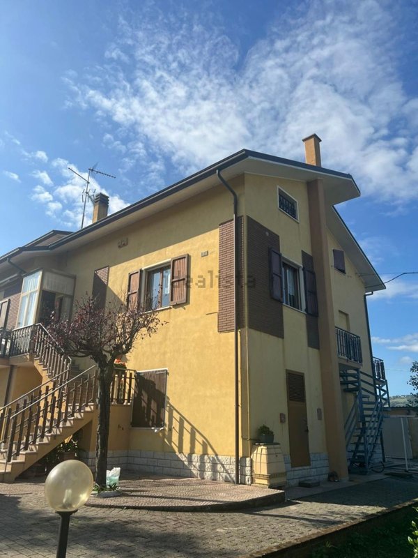 casa indipendente in vendita a Montelabbate in zona Apsella