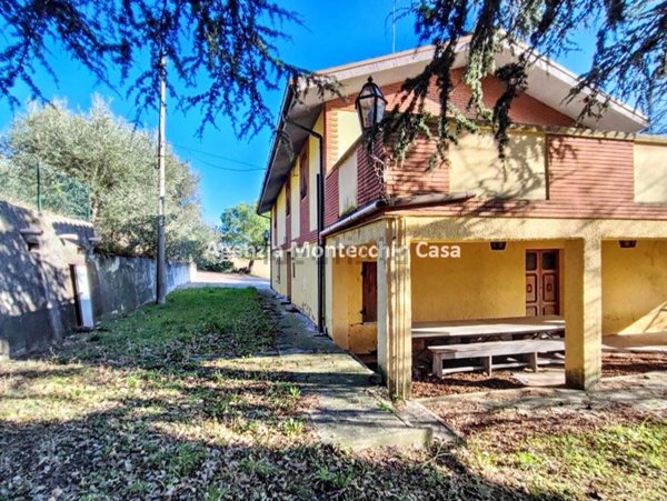 casa indipendente in vendita a Montelabbate in zona Apsella