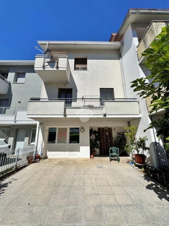 casa indipendente in vendita a Montelabbate in zona Osteria Nuova