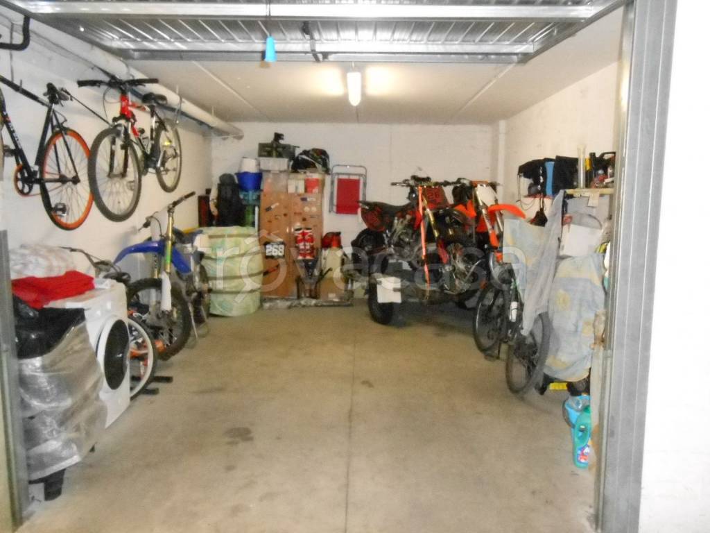 ufficio in vendita a Monte Porzio in zona Castelvecchio
