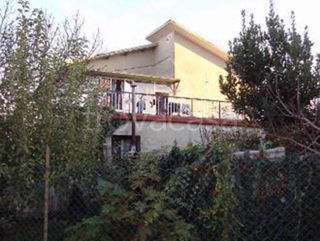 negozio in vendita a Monte Porzio in zona Castelvecchio